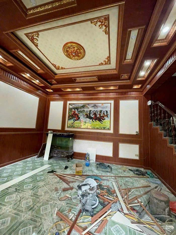 VÁCH NGĂN NHỰA GIẢ GỖ CHO PHÒNG KHÁCH